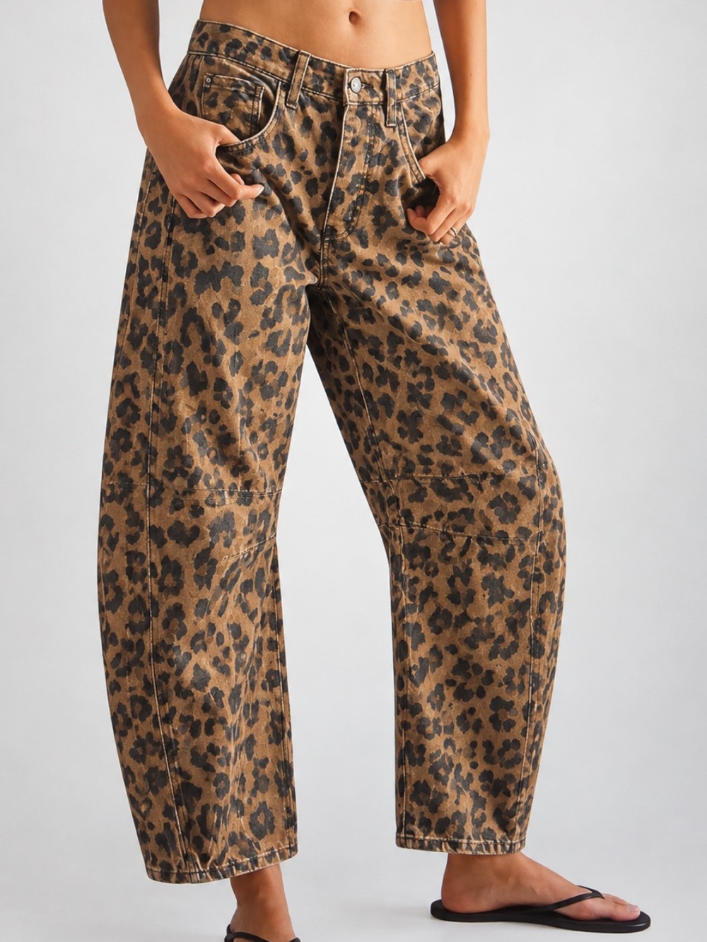 Leopard Print Wide Leg Barrel Cropped  Denim Jeans - NWOT- Size M